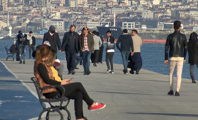 Güneş yüzünü gösterince sahile akın ettiler…