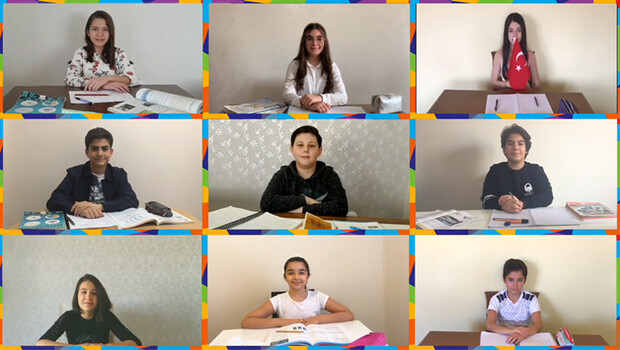 Sen de bayrağımızı uzat