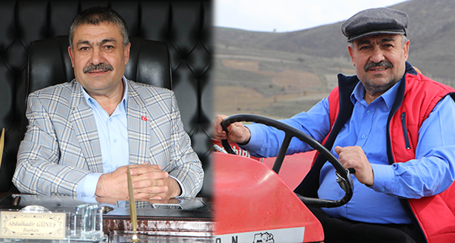 Tarlada çiftçi, odada başkan