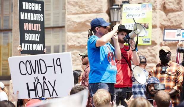 Texaslılar korona tedbirlerine isyan etti