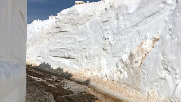 Vali paylaştı: Metrelerce kar! Neresi olduğunu öğrenince çok şaşıracaksınız