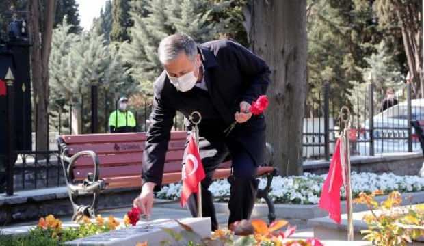 Vali Yerlikaya Edirnekapı Şehitliği’ni ziyaret etti