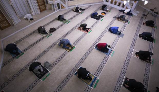 8 hafta sonra camileri ibadete açtılar!