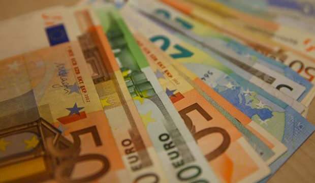 AB ekonomisi corona nedeniyle küçülecek