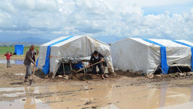 Aksaray’da sel; tarım işçilerinin çadırlarını su bastı