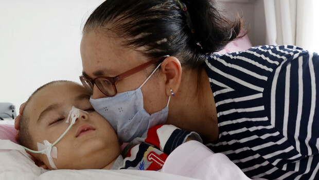 ALD hastası Mahmut Ali’nin gözü kulağı annesi… ‘Oğlumu kaybetmeye hazır değilim’