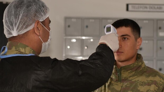 Askeri birliklerde Kovid-19 tedbirleri sürüyor
