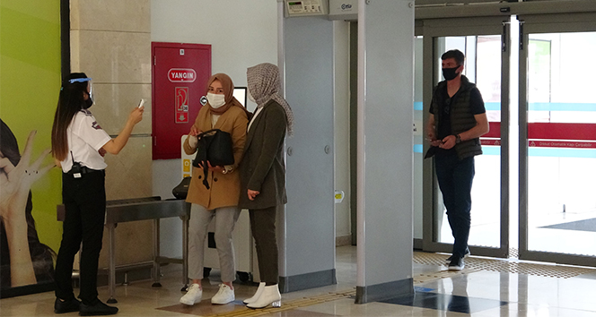 AVM’ler açıldı bahaneler şaşırttı