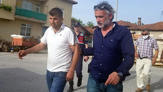 Babasını dövdüğünü iddia ettiği kişiye pompalı tüfekle saldırdı