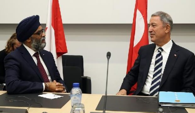 Bakan Akar, Kanadalı mevkidaşı ile görüştü