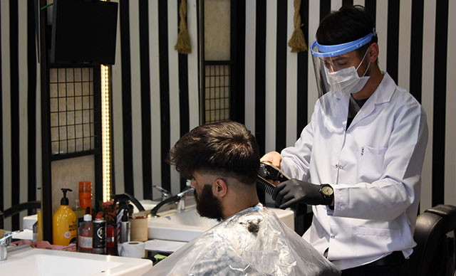 Berber ve kuaförler hizmete başladı