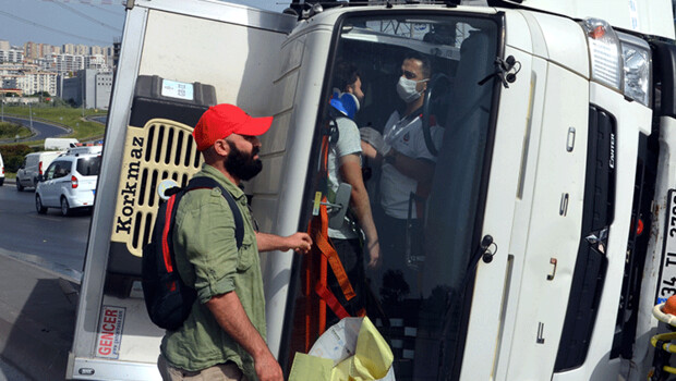 Beylikdüzü D-100’de kaza! Ekipler hemen müdahele etti