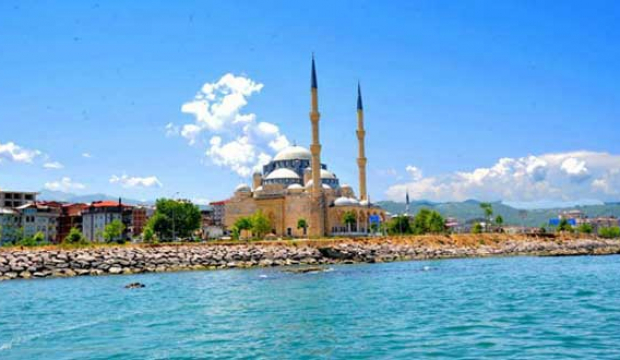 Bir kürek ve bir kazmayla medeniyet yolculuğu: İşte Sarayburnu Camiinin hikayesi