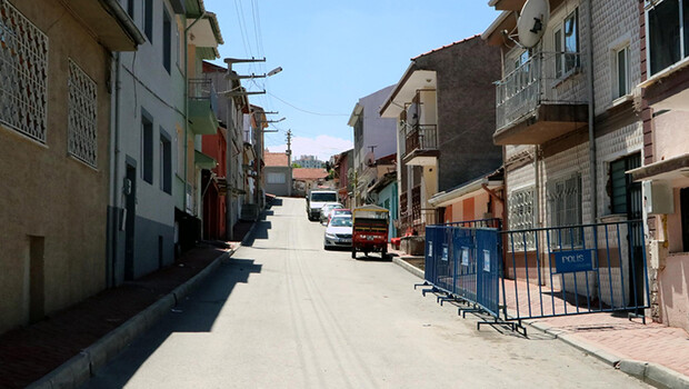 Eskişehir’de, 3 kişide koronavirüs tespit edilen apartmanda 15 kişiye karantina