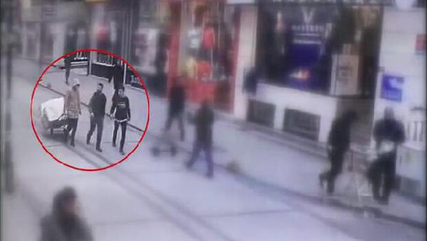 Fatih’te sokağa çıkma yasağında çorap çalan şüpheliler kamerada