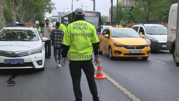 Fatih’te toplu taşıma araçları ve taksiler denetlendi