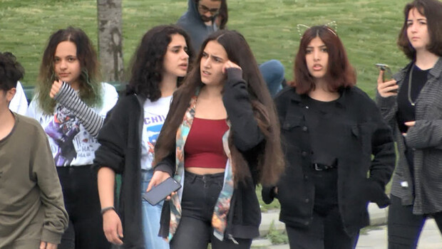 Gençler maskeyi ve sosyal mesafeyi unuttu!