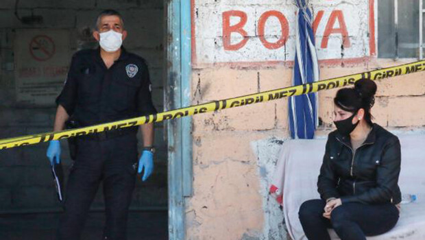 Haber alamadığı babasını, kapı kilidini kırarak girdiği iş yerinde ölü buldu