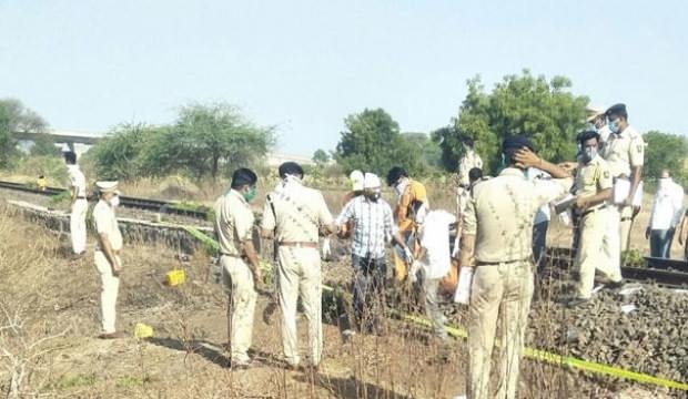 Hindistan’da tren göçmenlere çarptı: 14 ölü