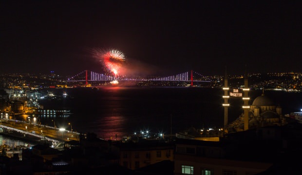 İBB’nin karantina günlerinde havai fişek gösterisi tepki çekti
