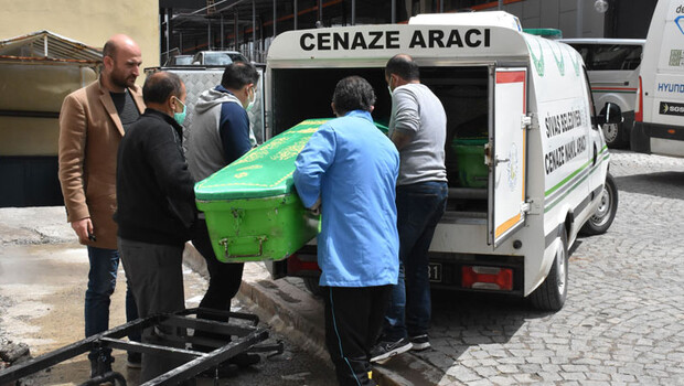 İçtiği kolonyadan öldü!