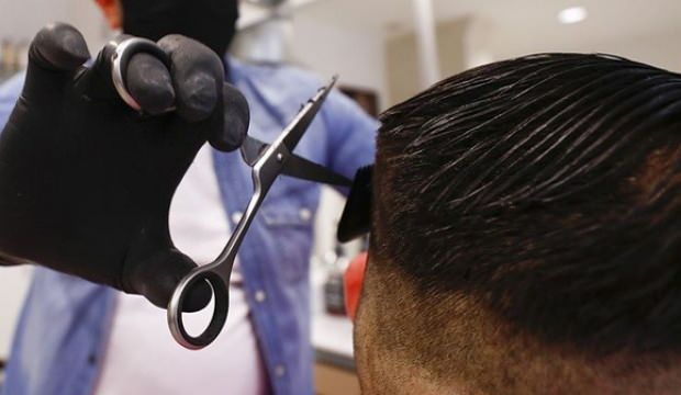 İran’da berber ve kuaförler yeniden açılıyor