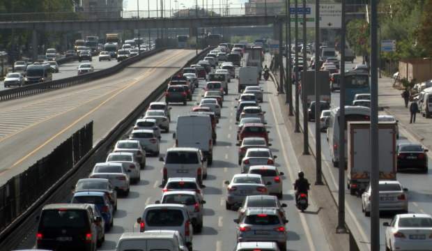 İstanbul’da kısıtlamanın ardından trafik yoğunluğu