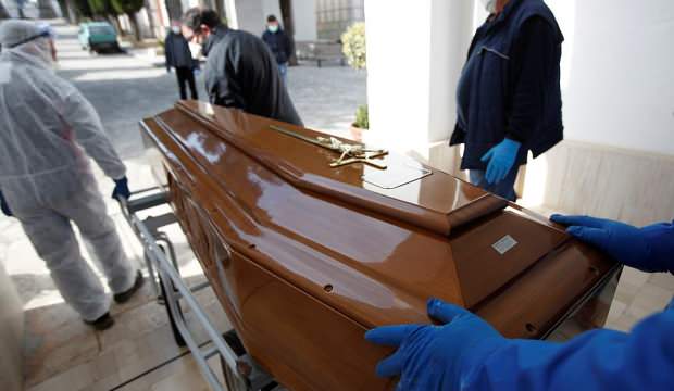 İtalya ve İngiltere’de Kovid-19 kaynaklı can kaybı artıyor