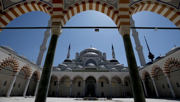 İzmir’de cami hoparlörlerinden müzik yayınına inceleme