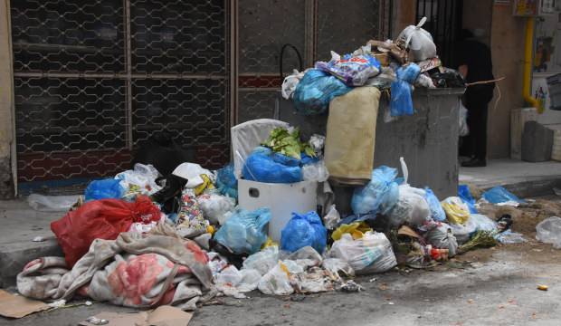 İzmir’de çöp dağları yükseliyor! Vatandaş isyan etti