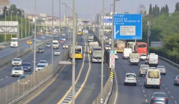 Kısıtlama bitti, İstanbullular yollara döküldü