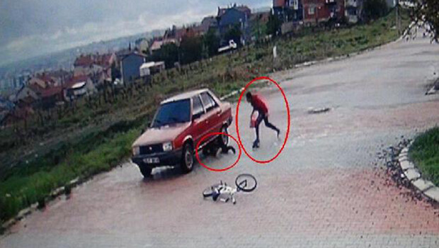Kısıtlamaya uymayan 2 çocuk bisikletle otomobile çarptı: 1 yaralı