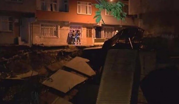 Korkutan göçük! Binalar boşaltıldı, sokak kapatıldı…