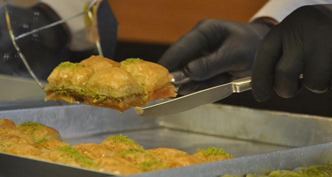 Korona virüs Ramazan Bayramı öncesi pastaneleri de vurdu