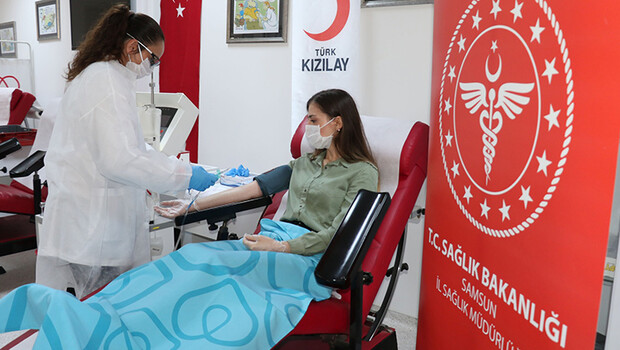 Koronavirüsü yenen doktor, immün plazma bağışında bulundu