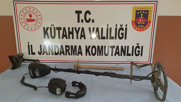 Kütahya’da kaçak kazıya jandarmadan suçüstü