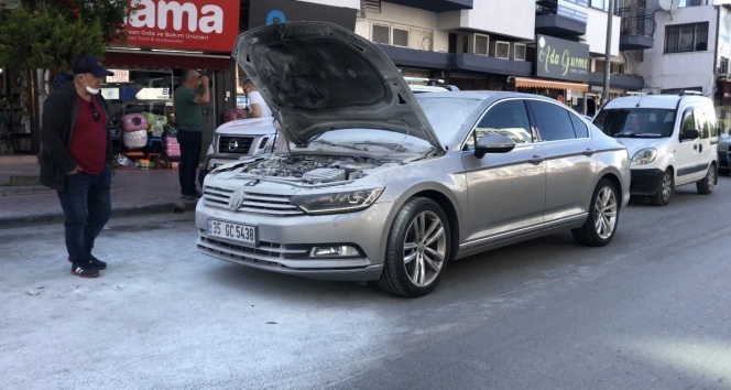Lüks otomobil seyir halindeyken alev aldı