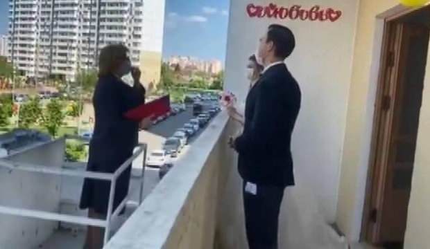 Nikah memuru vincin üzerinde karı koca ilan etti