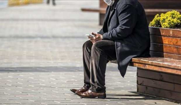 Normalleşmenin ilk adımı! 65 yaş üstü sokağa çıkıyor