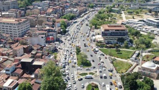 Otoparklar doldu, dakikalarca beklemek zorunda kaldılar! Eminönü ve Karaköy’den bu fotoğraflar geldi