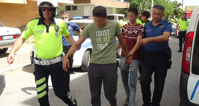 Polisin dur ihtarına uymadı, drift attığı aracı bırakıp kaçmaya kalktı