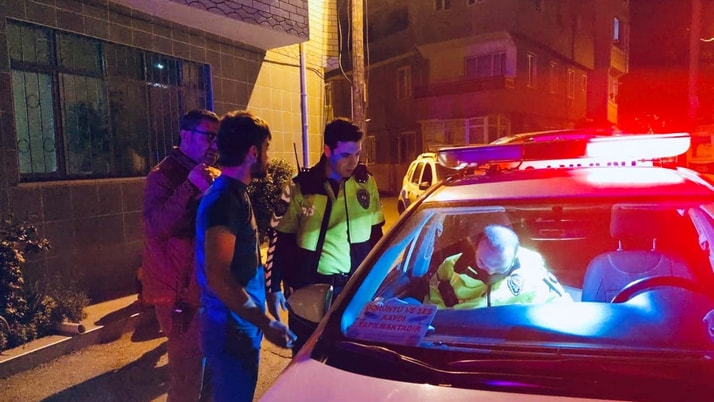 Polisin “dur” ihtarına uymayan hırsızlık şüphelileri, sıkı takip sonucu yakalandı