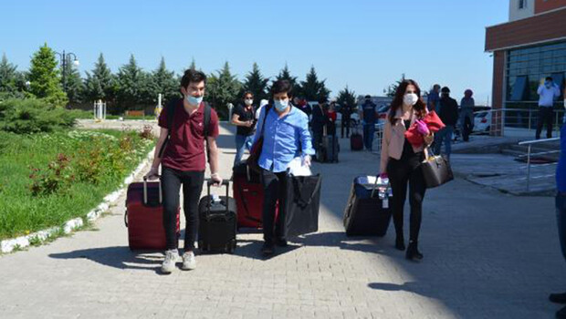 Rusya’dan Aksaray’a getirilen 98 kişi, memleketlerine uğurlandı