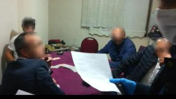 Sakarya’da kumar oynanan eve baskın; 22 bin lira ‘sosyal mesafe’ cezası