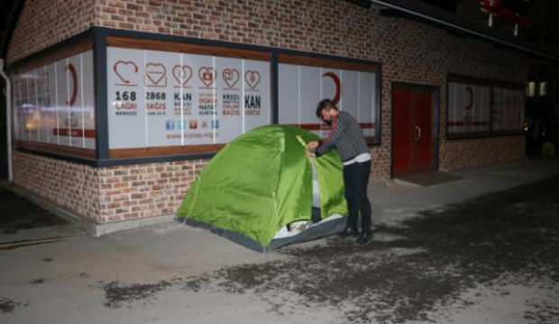 Şehirler arası otobüs olmayınca memleketine dönemedi