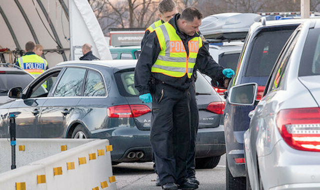 Koronaya rağmen Almanya sınır kapılarını açıyor