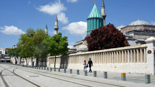 Vatandaşlar Mevlana Müzesi’nin ziyarete açılacağı günü bekliyor
