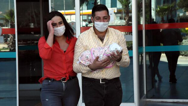 Virüsü yendi, 17 gün sonra anne oldu