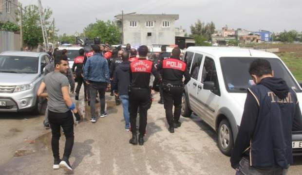 Yasağı delip sokağa çıktılar ve kavga ettiler!