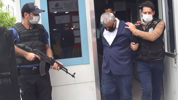 Yüksek mimarın ofisine sahte seyahat belgesi baskını